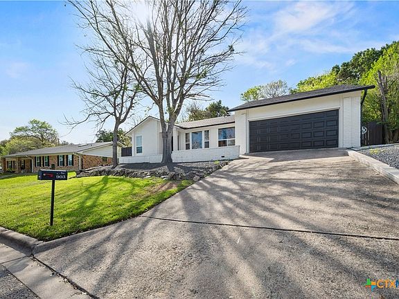 2nd image of 903 Cliffside Dr