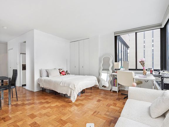3rd image of 455 E 86th St APT 10F