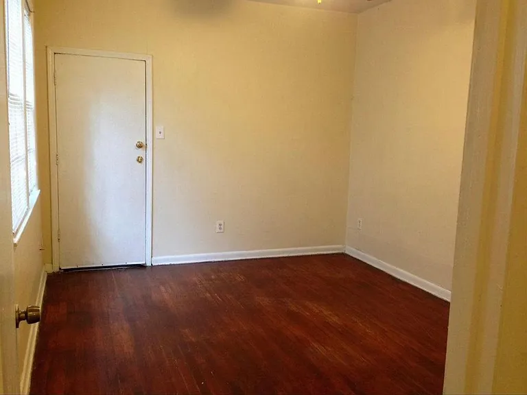 2062 Jackson Ave — Photo 6