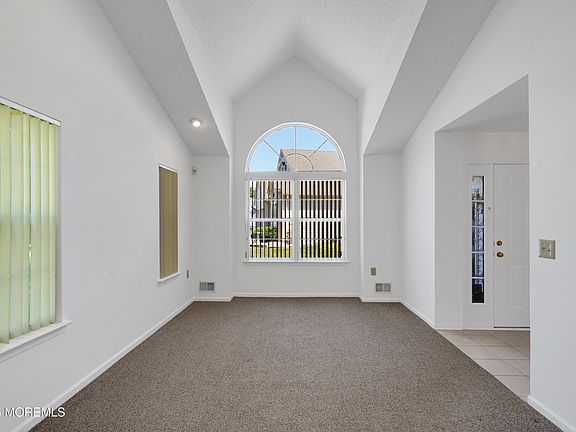 5th image of 21 Tudor Court
