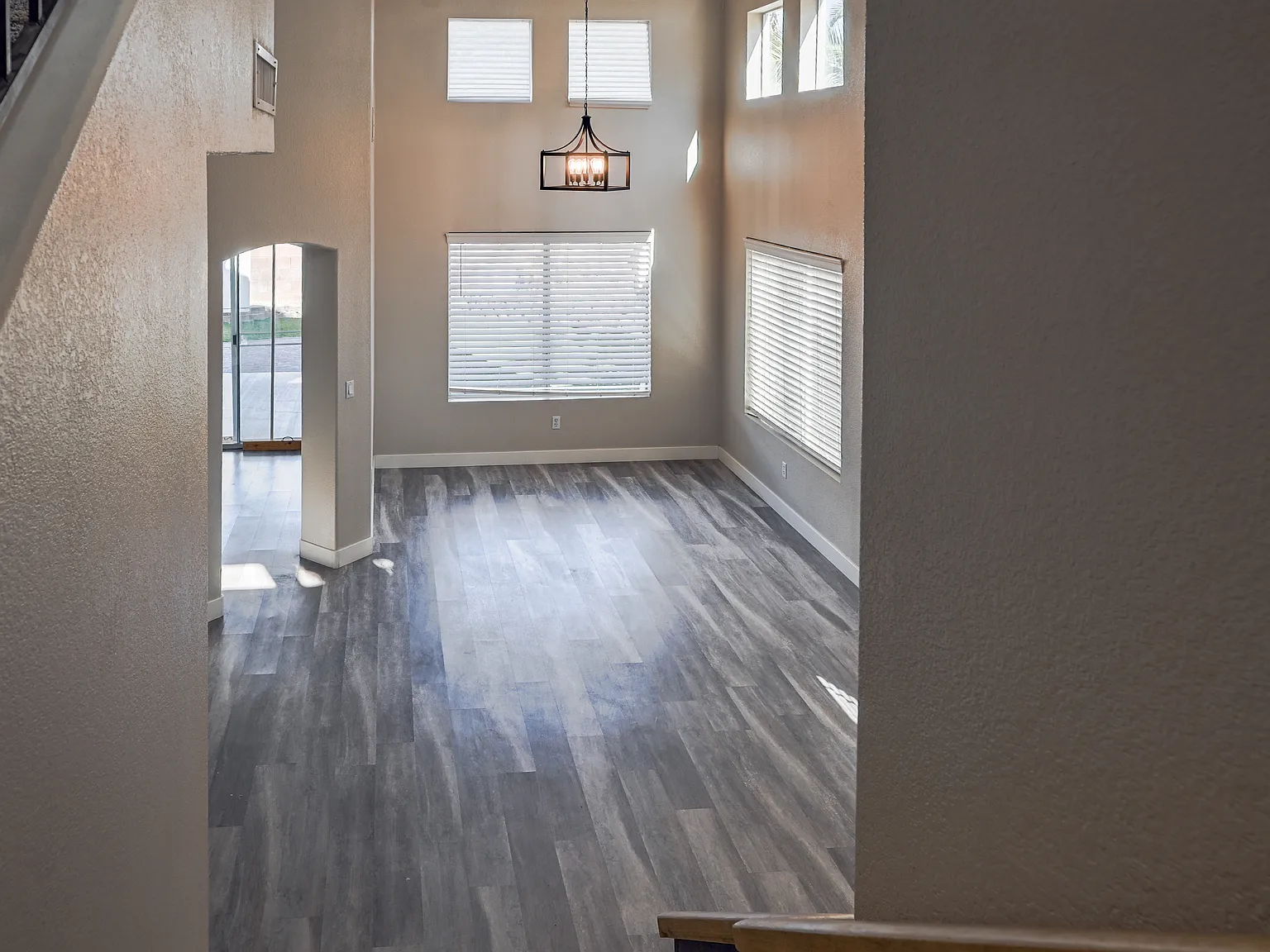 3 bed, 2.5 bath, 1692 sqft, $2,600 — Photo 3