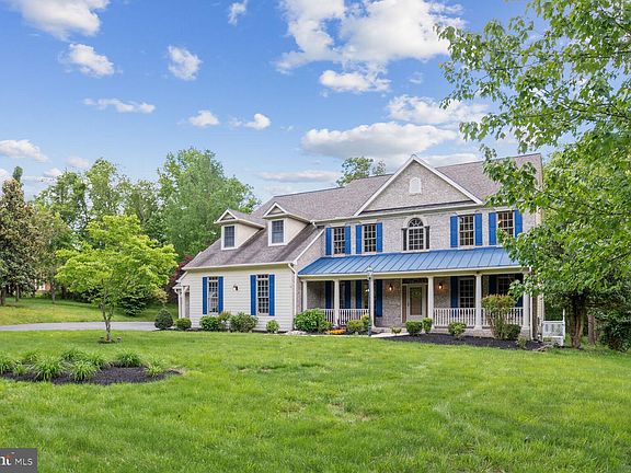 3rd image of 3508 Victoria Ln