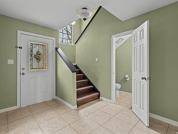 4th image of 5991 Woodridge Cove