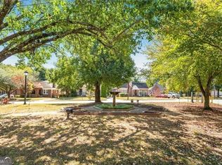 366 Lynnhaven Dr SW, Atlanta, GA