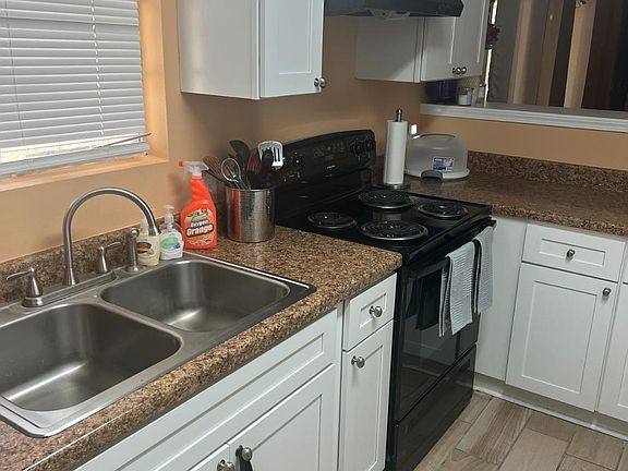 3rd image of 9684 Leadale Dr