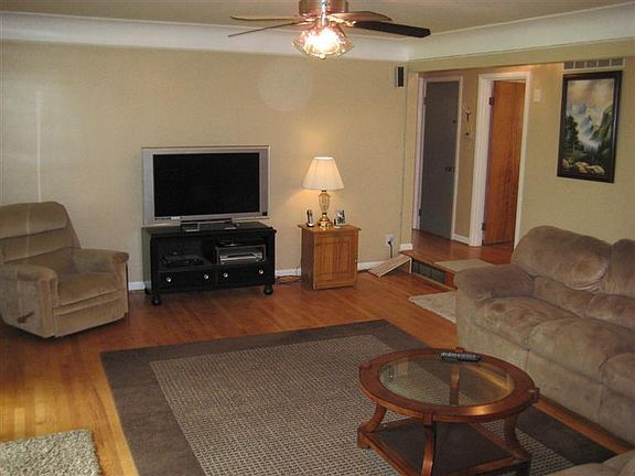 3rd image of 4034 Woodthrush Dr