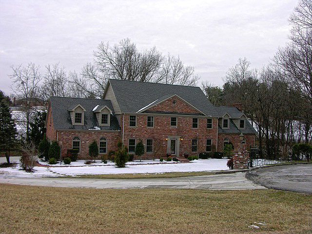 1st image of 105 Dogwood Cir