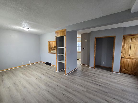 2nd image of 301 Rath St