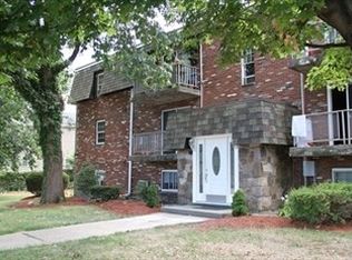 10 Skyline Dr APT 5, Braintree, MA 02184