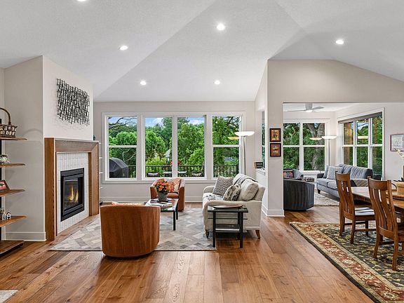 4th image of 9733 Liberty Ct