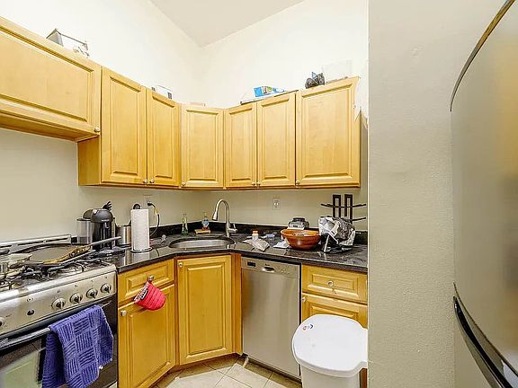 4th image of 30 Christopher St APT 1J