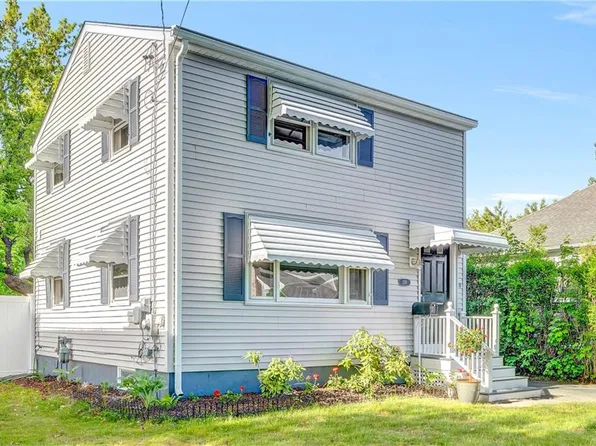 130 Roffee St, Barrington, RI 02806