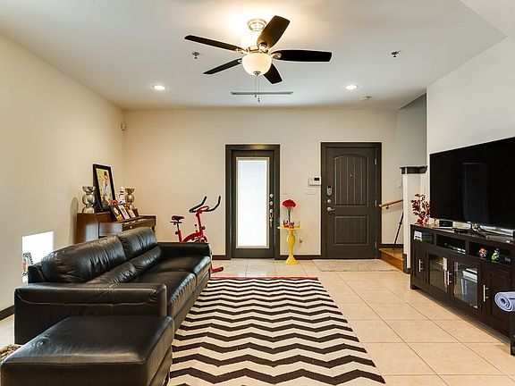 3rd image of 1304 Camelia Ave Unit 1