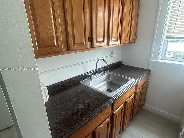 967 SW 5th St #18 — Photo 9