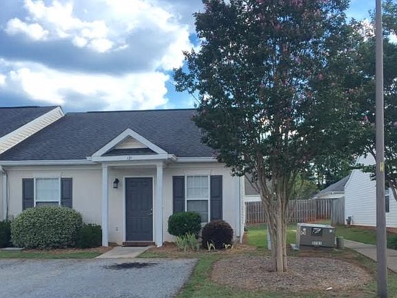3rd image of 121 Leyland Ct