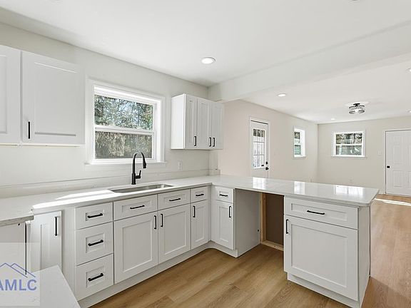 5th image of 2403 Spivey Ave