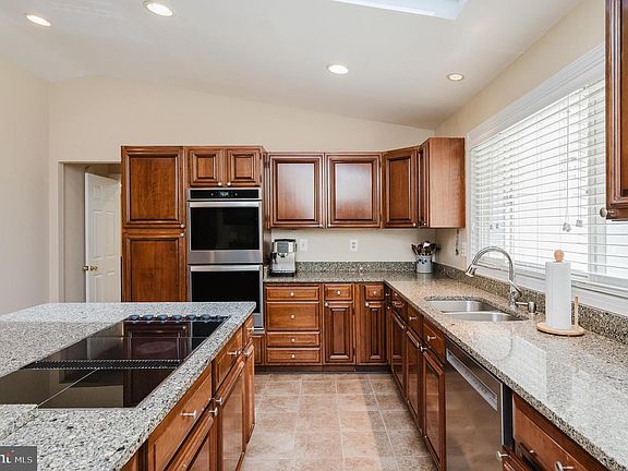 4th image of 8403 Topping Rd