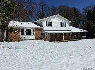 4 Larwood Dr, Rochester, NY 14618