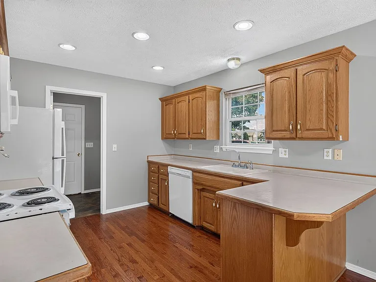 1006 W Cobblefield Way — Photo 9