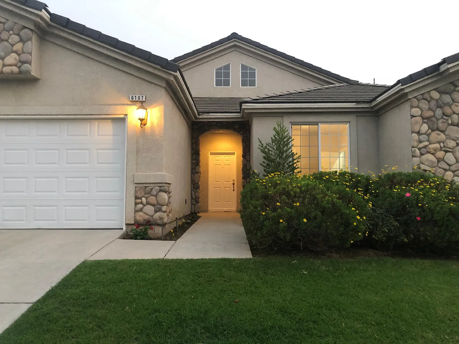 6107 W Bluff Ave — Photo 3