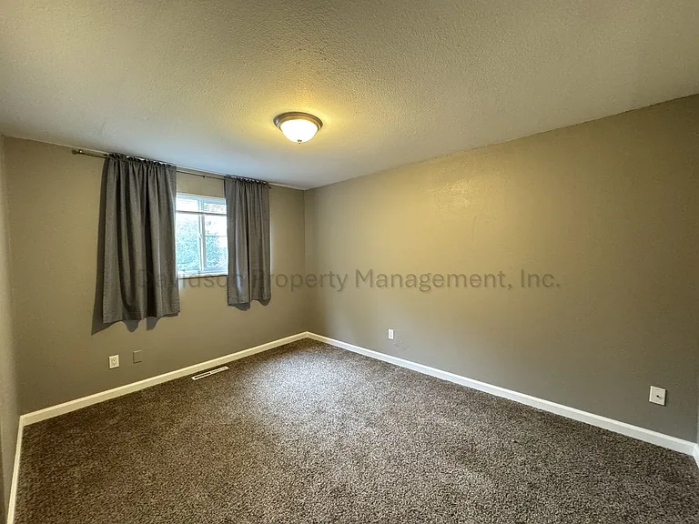 4470 Monica Dr — Photo 9