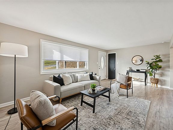 3rd image of 5543 Clarene Dr