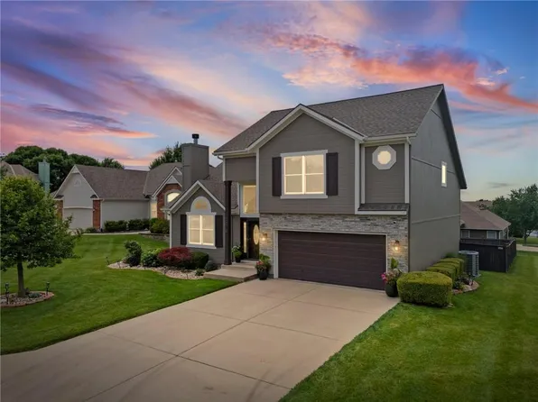 3020 S Argonne Ct, Blue Springs, MO 64015