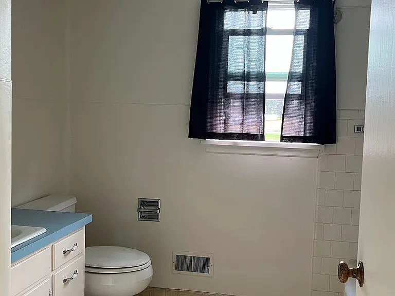 135 E 2 S — Photo 9