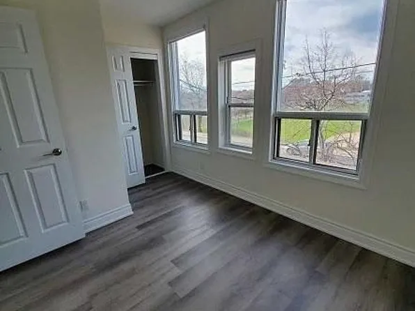97 Christie St Floor 2, Toronto, ON M6G 3B1