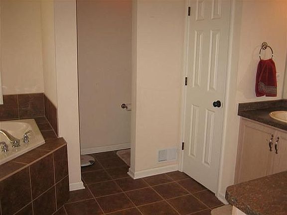 5th image of 5 Hidden Crest Ct