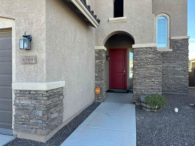 6569 E 34th Ln — Photo 3