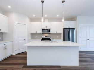 1139 N Chinook Winds Cir SW, Airdrie, AB T4B5J6