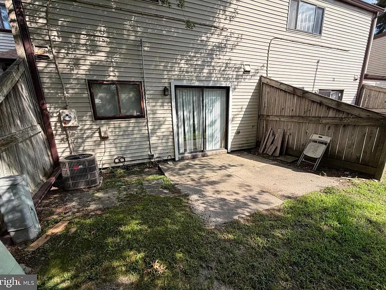 38 Chiswick Dr — Photo 7