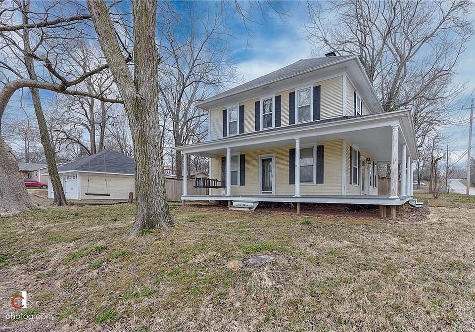 1st image of 217 W Benton St