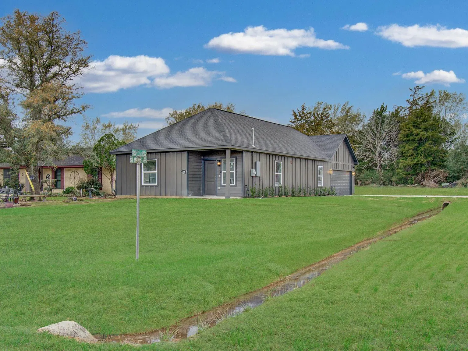 3 bed, 2.0 bath, $1,700 — Photo 3