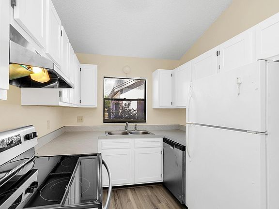 5th image of 1310 Easton St