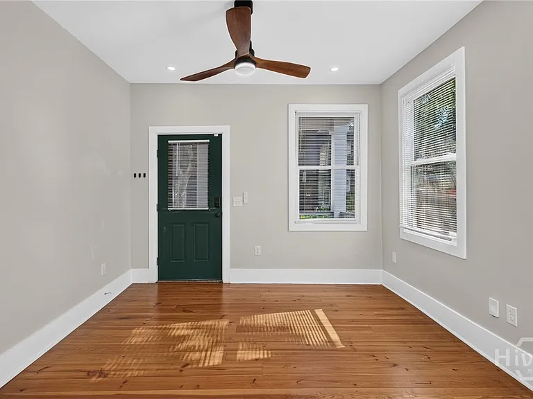 221 W Duffy St #A — Photo 13