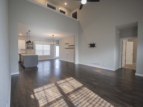 5th image of 166 Oak Glen Dr