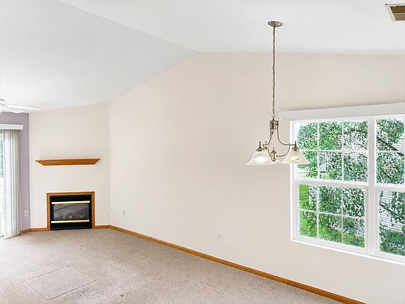 4th image of 2548 Edgewood Dr