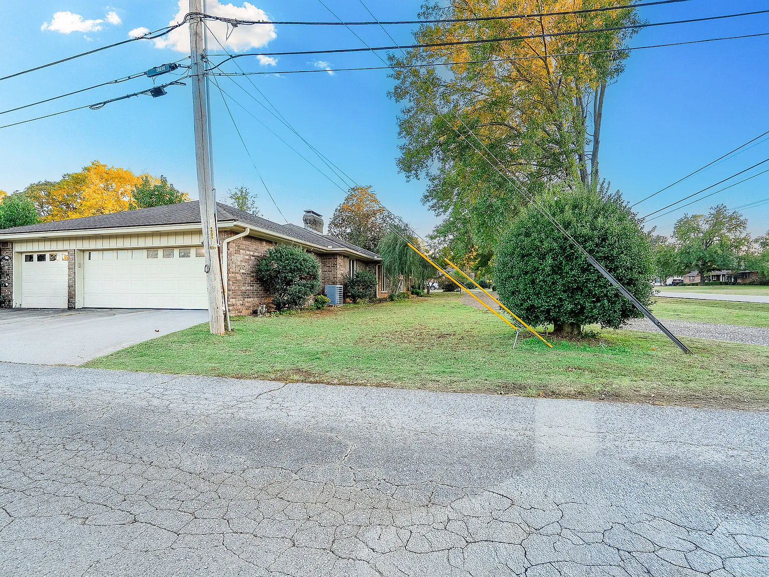 3 bed, 2640 sqft, $1,895 — Photo 2
