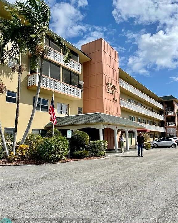 941 Crystal Lake Dr APT 401, Pompano Beach, FL 33064 MLS F10381258