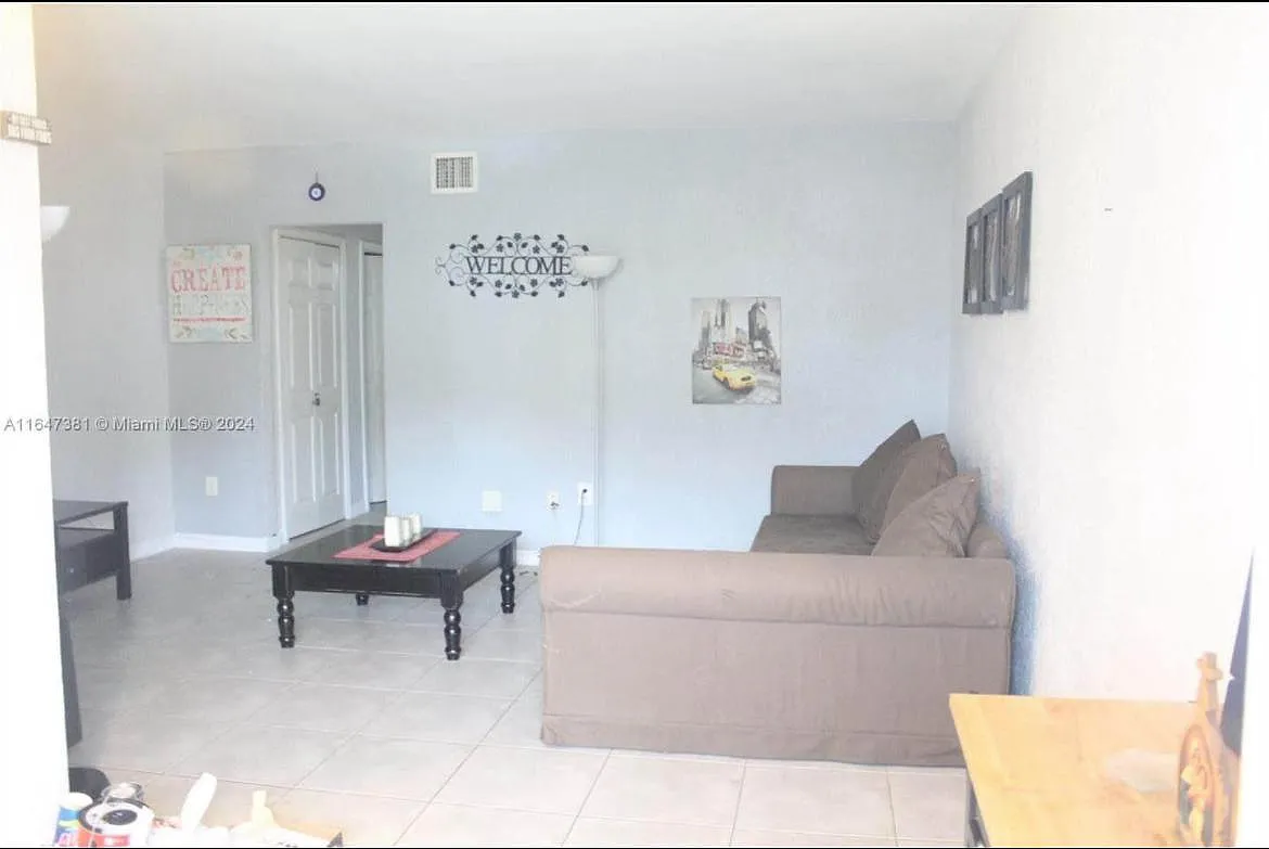 1 bed, 650 sqft, $1,900 — Photo 4
