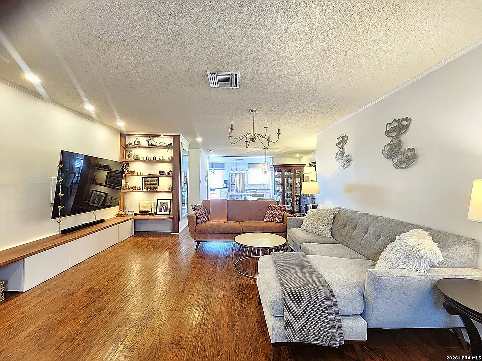 3 bed, 1610 sqft, $2,225 — Photo 4