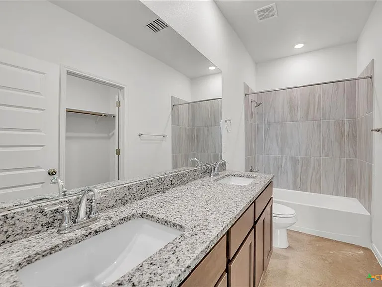 612 Pacific Crest Trl #B — Photo 5
