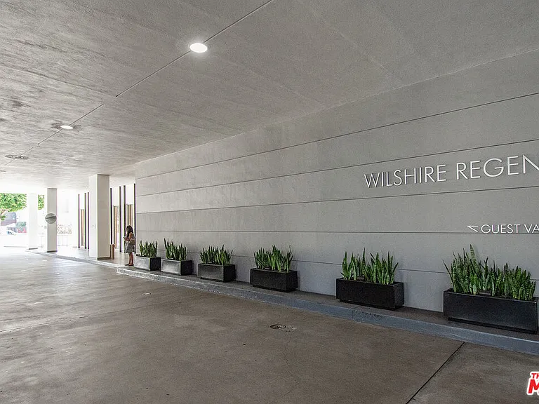 10501 Wilshire Blvd #1812 — Photo 23