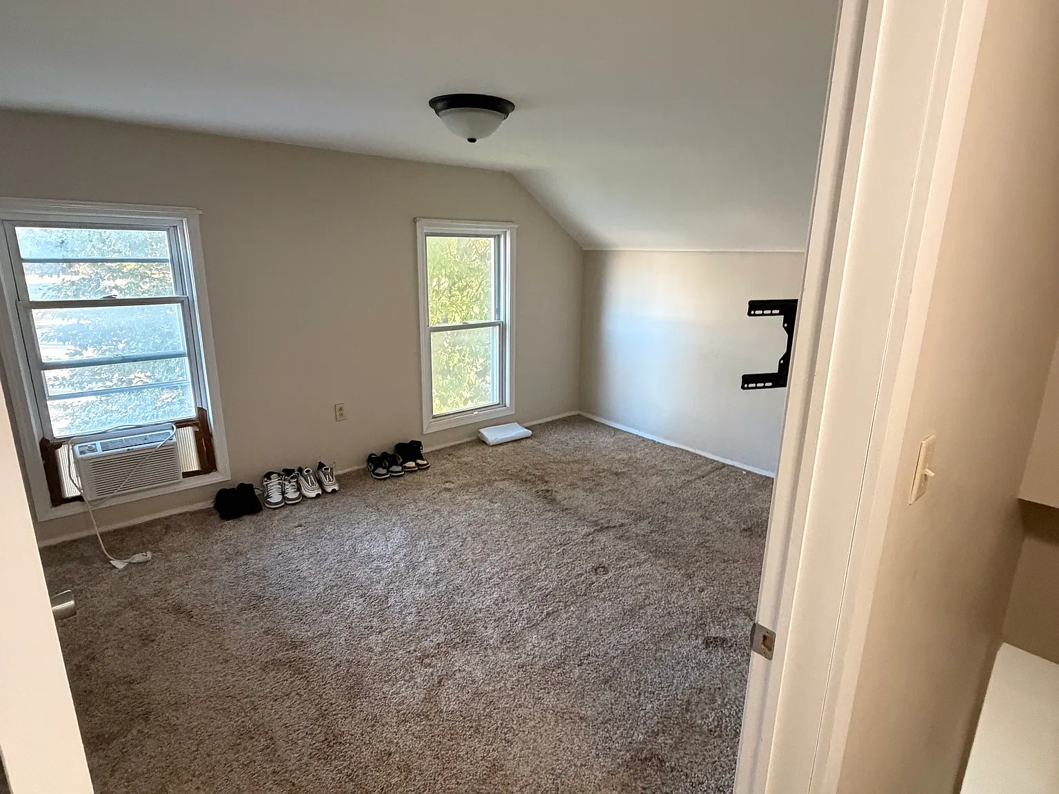 3 bed, 1384 sqft, $1,000 — Photo 4