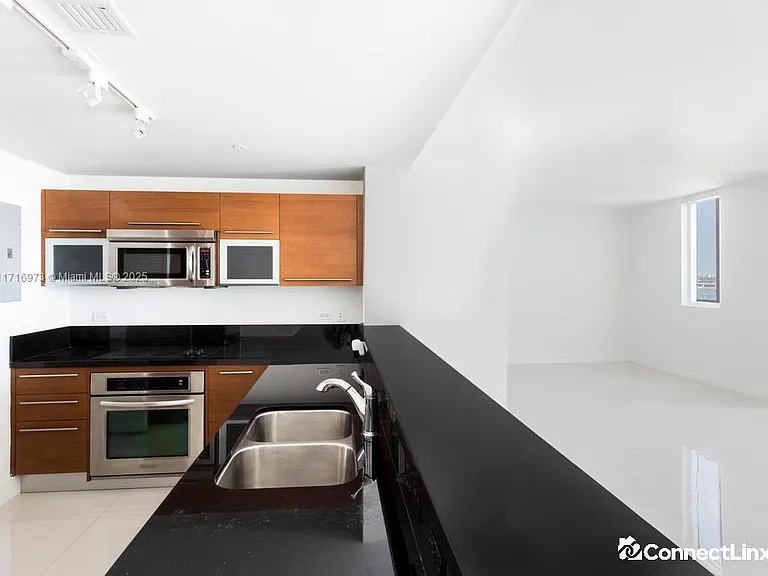 244 Biscayne Blvd — Photo 8
