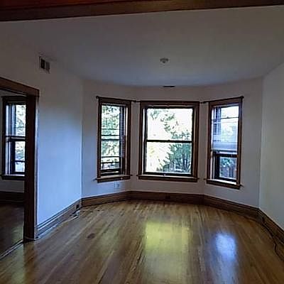 4th image of 1208 W Cornelia Ave