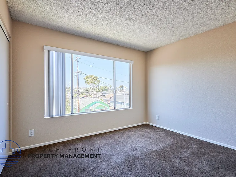 1636 E 6th St — Photo 15