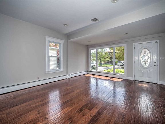 2nd image of 275 Willow Ave